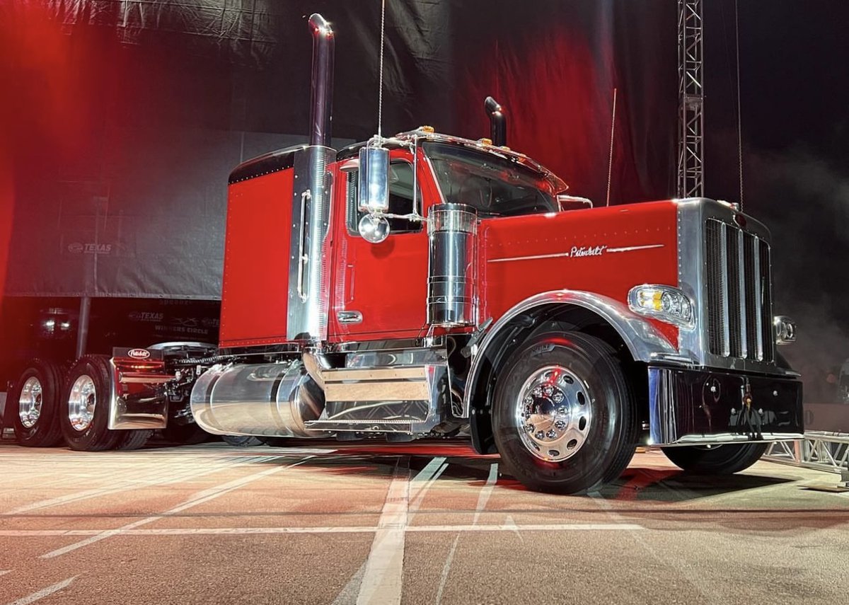 PeterbiltMotors's tweet photo. The LEGENDARY Peterbilt Model 589 has arrived! Watch the reveal video here: https://t.co/qfwiU6y4lE
#PeterbiltPride #LegendaryPeterbilt #Peterbilt #PeterbiltTrucks #Peterbilt589 https://t.co/AE5HGGPx5g