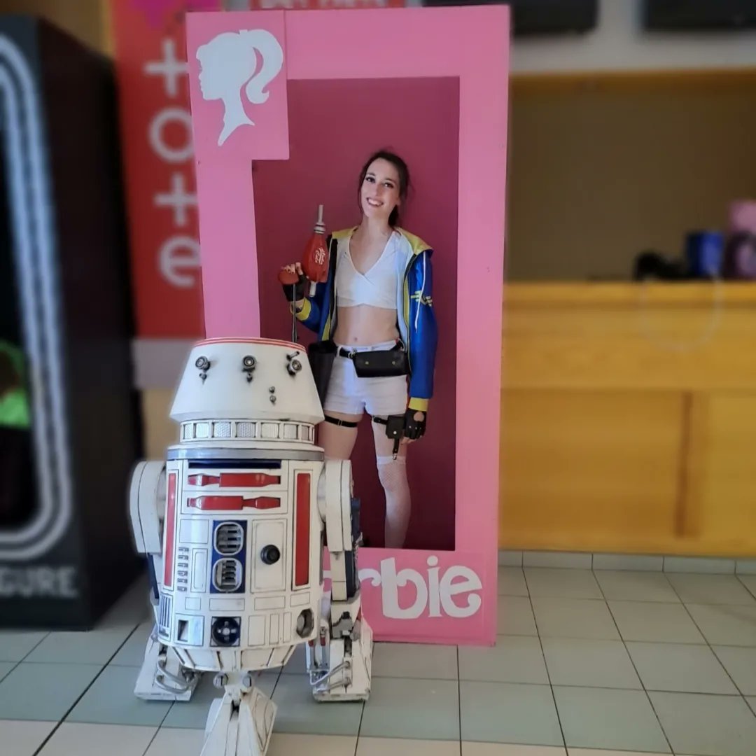 CrazyMCRAngel's tweet photo. ✨"Blast off to Galactic Zone for otherworldly thrills!"✨
Nuka Girl crossed galaxies to find these Star Wars characters, and found a Vault Tec Droid! @great_con
📢 Follow my IG for tags!!!
#gycomiccon #gycomiccon2023 #starwars #nukagirl #mando2hire #droids #stormtropper https://t.co/oWfEIP4JSh