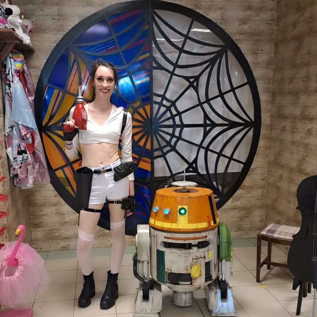CrazyMCRAngel's tweet photo. ✨"Blast off to Galactic Zone for otherworldly thrills!"✨
Nuka Girl crossed galaxies to find these Star Wars characters, and found a Vault Tec Droid! @great_con
📢 Follow my IG for tags!!!
#gycomiccon #gycomiccon2023 #starwars #nukagirl #mando2hire #droids #stormtropper https://t.co/yoiIc2S93X