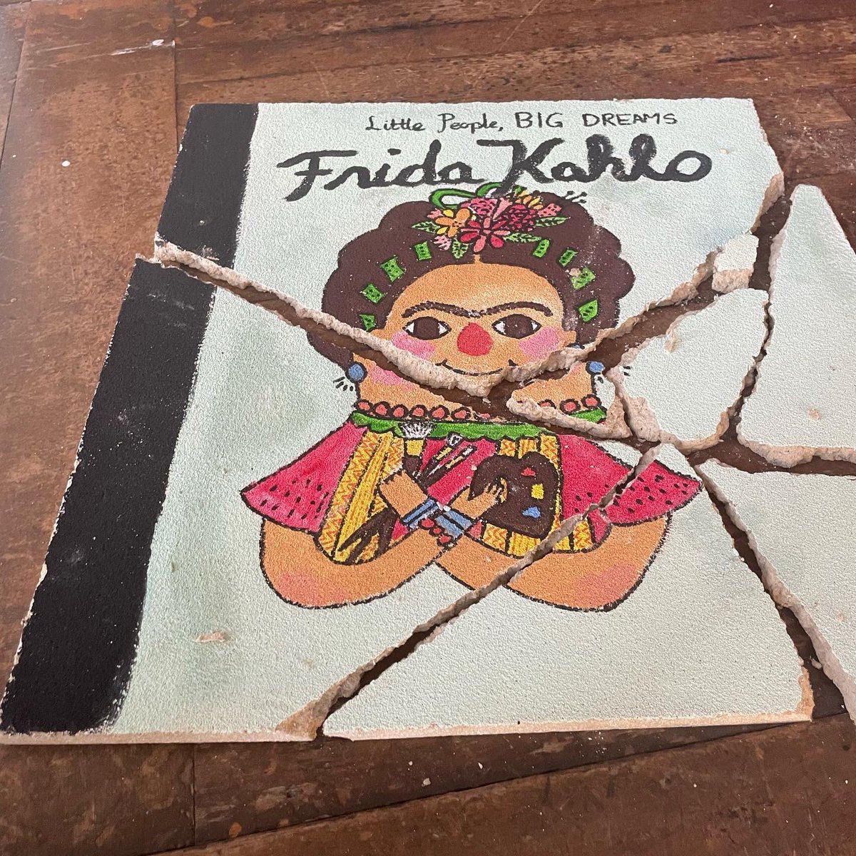 EyfsFunro's tweet photo. After a *tiny* mishap…..Frida is finally up in the library! And tile #4 (and 1/2!) is on the way! #readingforfun #schoollibrary #littlepeoplebigworld #fridakahlo @CharthamPrimary https://t.co/9mXX2wBjQ0