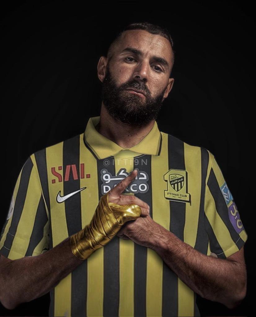 𝟮𝟬𝟮𝟮 - يحقق الكرة الذهبية🥇 
𝟮𝟬𝟮𝟯 - لاعبًا لنادي الاتحاد 👑 

الاتـحـاد طـمـوح الآســاطـيـر 💛🖤
 #كريم_بنزيما