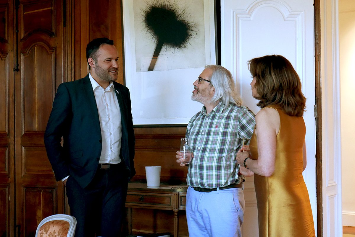 mboisvert_dg's tweet image. Heureuse de rassembler le ministre @lacombemathieu et les partenaires 🇫🇷 qui valorisent la culture québécoise.
Le #Québec, nation mise à l’honneur par @ateliersdart à @revelationsfair, partage l’engagement à promouvoir la diversité des expressions culturelles.