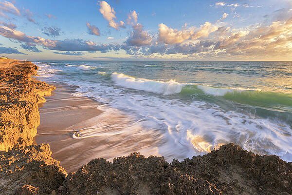 Sunlight on the seashore in #Florida The Sunshine State.
Capital city is #Tallahassee

#travelUSA🇺🇸 #VisitFlorida 
📸 by Darren White