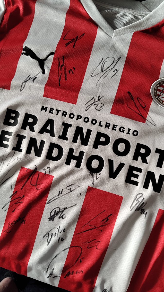 Kans maken op dit shirt en andere prachtige prijzen? Kom dan naar de PSVTwitterborrel! (En wil je wel, maar durf je niet zo goed in je eentje? Neem dan gewoon een PSV-vriend of vriendin zonder Twitter mee!)
