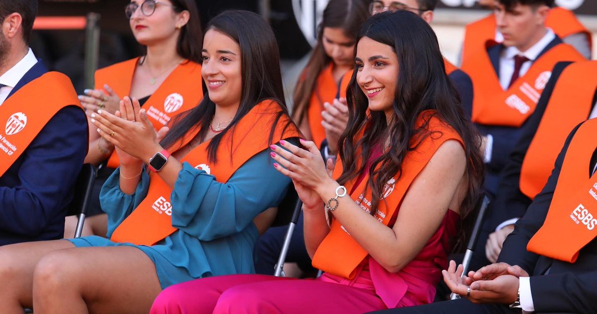 esbs_sport's tweet image. ¡Enhorabuena graduados!
Terminamos un curso académico especial, lleno de viajes, experiencias, experiencias y por supuesto, con muchos amigos para el futuro.

P.D.: 4 fotos para resumir algo tan especial es quedarse corto. 

#esbsMISM
#esbsgraduation2023
#mbavalenciacf