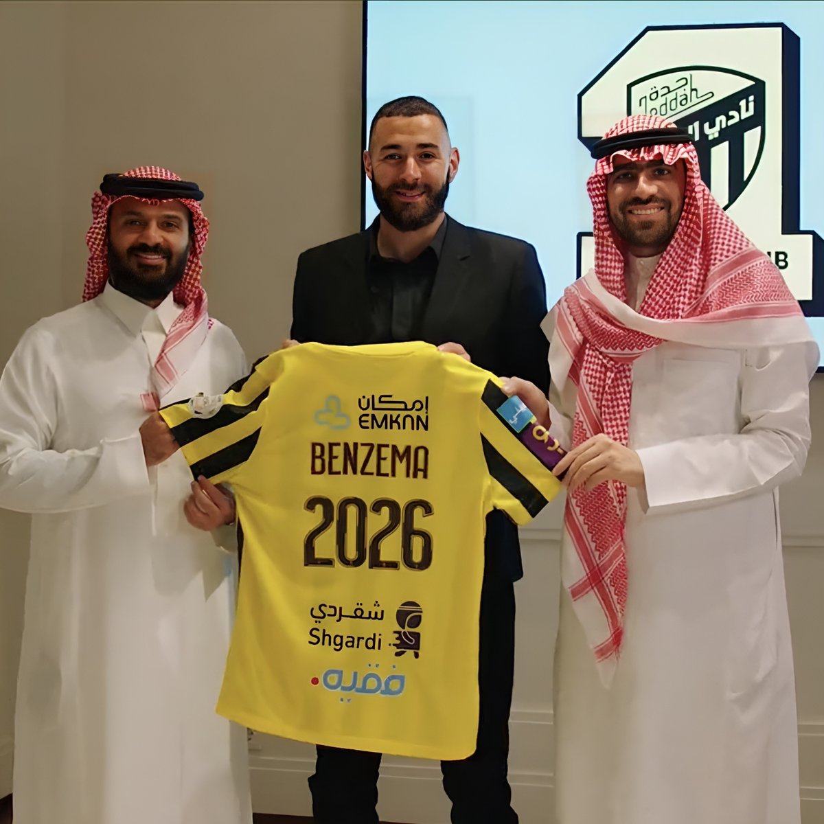 panda_trivia's tweet photo. 🚨¡OFICIAL! ¡BENZEMA NUEVO JUGADOR DE AL-ITTIHAD!🚨

¡Benzema tiene nuevo equipo! ¡Karim jugará en la Liga Profesional Saudi! 🇸🇦🟡⚫

#LigaSaudi #Oficial #AlIttihad #KarimBenzema https://t.co/WTcVL0RwYb