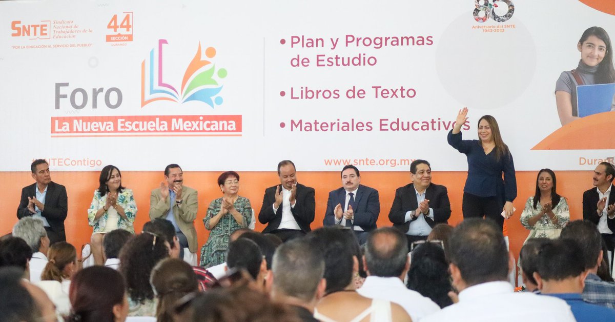 SugheyTorresR's tweet photo. El fomento de educar con valor y corazón es trabajo de todos, si nos unimos, se pueden lograr mejores cosas.

En representación del @CongresoDurango, asistí al Foro "La nueva escuela mexicana" organizada por el #SNTE44.

Seguimos trabajando #CuentanConmigo. https://t.co/6pHEPrTzaK