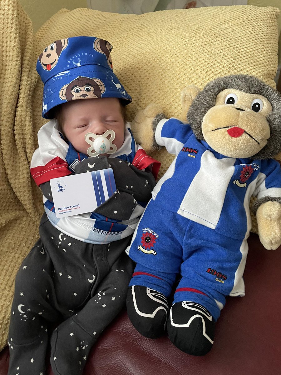 At three weeks old, our youngest fan Bert signed up for his first @Official_HUFC season ticket today. He also got a sneak peek at some new @hangus99 merch which will be in store tomorrow, our new kids bucket hat. Congrats to dad Michael and mum Sarah. 
#pools #togetherunited