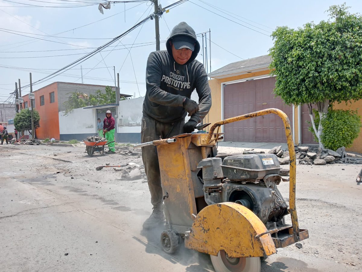 Todos_Somos_PC's tweet photo. ¡Transformamos tu comunidad!🙌

Participación Ciudadana de la @CDMX_SIBISO con el apoyo de 13 áreas y dependencias del @GobCDMX rehabilitamos el espacio público en 333 puntos prioritarios para llevar #BienestarEnTuColonia.🏗️👷‍♀️

#CiudadDeDerechos
#BienestarSocial https://t.co/12czl7UrqH