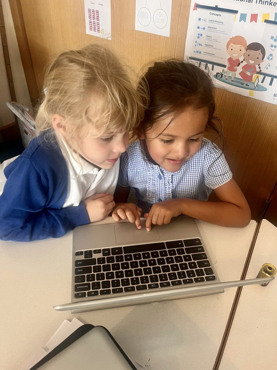 CockwoodPrimary's tweet image. Year 1 tinkering and debugging using Scratch for the first time. Great fun! 💻 #primarycomputing
