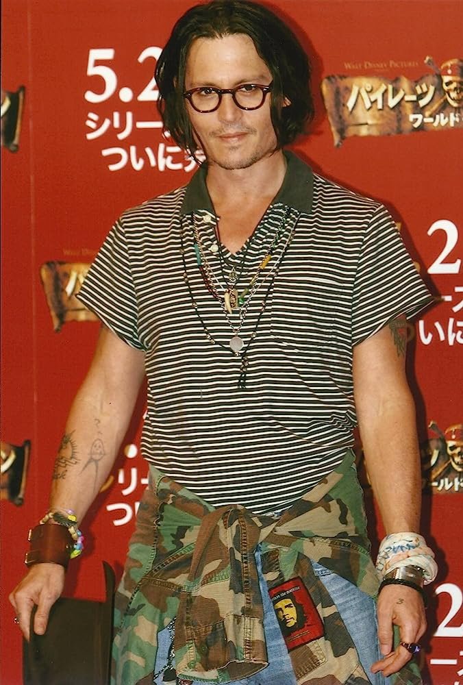 Johnny Depp attends a photocall to promote Walt Disney's 'Pirates Of The Caribbean: At World's End' May 23, 2007 in Tokyo, Japan
#TeamDepp #JohnnyForever #JohnnyDeppForever