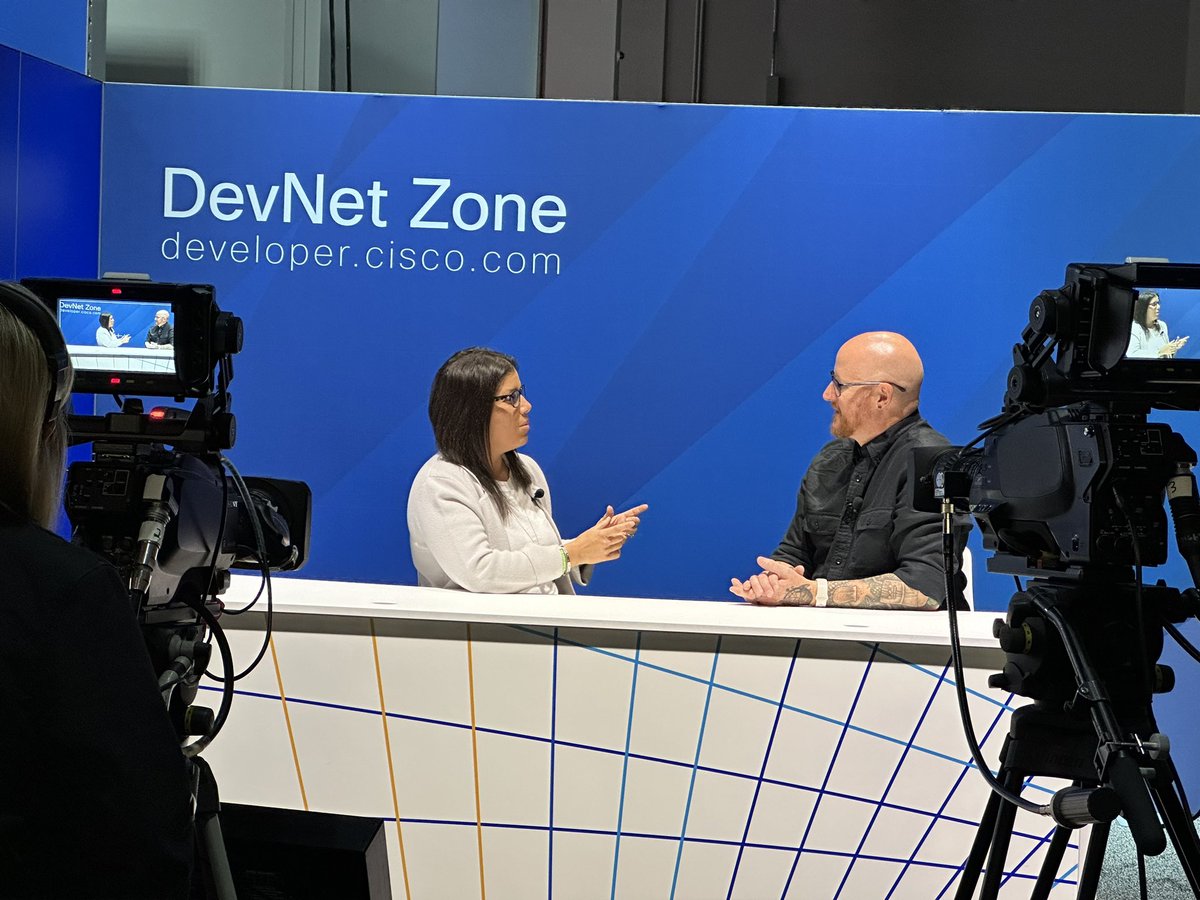 canoana's tweet photo. Our very own superstar Alicia Lorenzetti chatting with @jeffbulltech in the @CiscoDevNet Media Zone and chatting up @meraki Ecosystem partners & Meraki Marketplace! 💚🔥💚#MerakiMagic https://t.co/ptwPQmjdcc