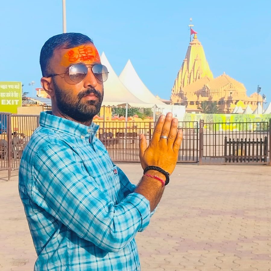 ujjwal_ganesh's tweet photo. #NewProfilePic जय स���मनाथ https://t.co/aVhQ2Eeu1z