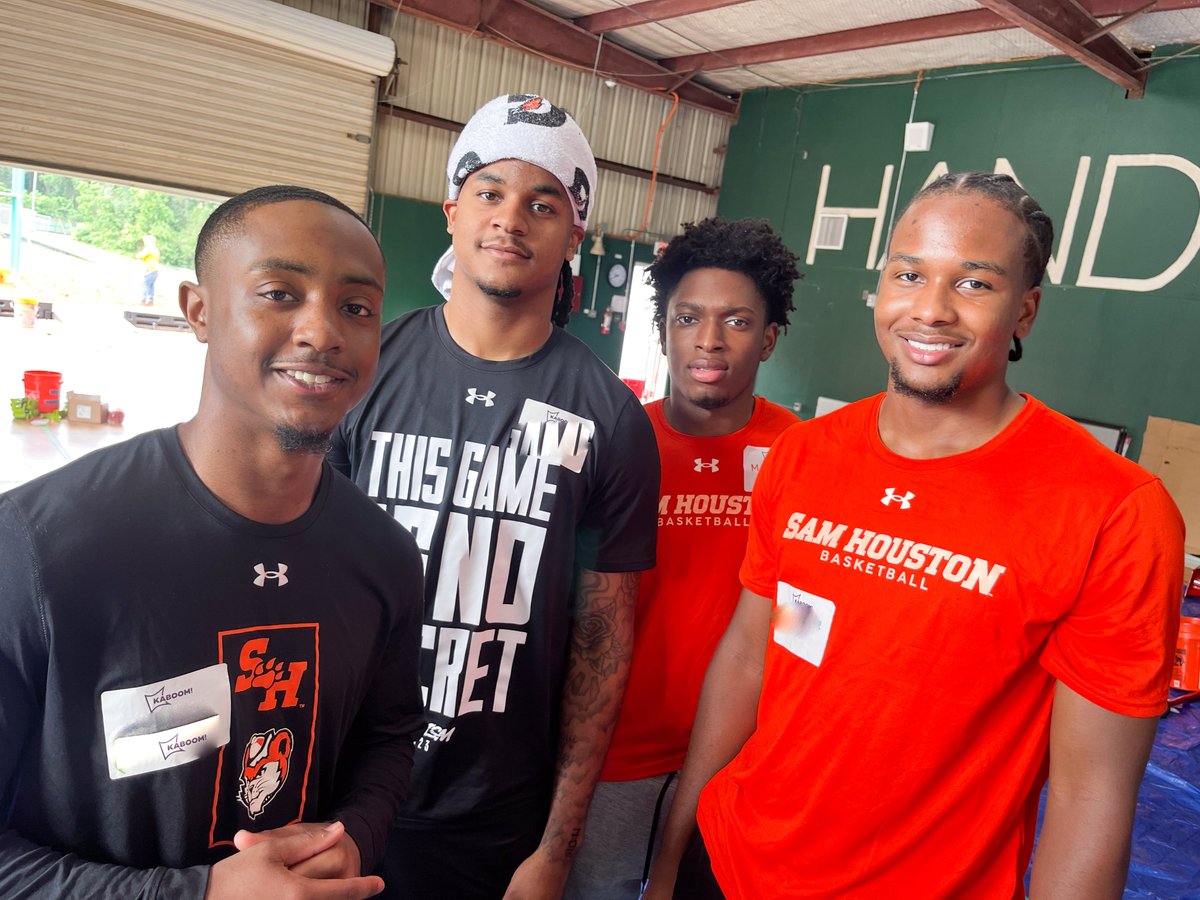 m_lahey's tweet photo. .@BearkatsMBB doing the work! Awesome to have the #SHSU Mens Basketball Team helping build our grant funded playground at Estella Stewart Elementary @HISDHornets -This is #BearkatService in action! Thank you @kaboom and the Powell Foundation! 
@SamHoustonState #HuntsvilleTX https://t.co/PXmhRig2aw