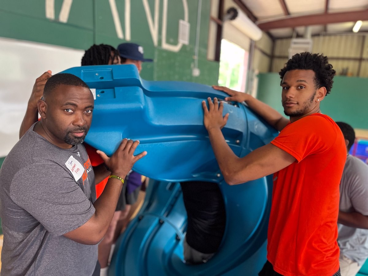 m_lahey's tweet photo. .@BearkatsMBB doing the work! Awesome to have the #SHSU Mens Basketball Team helping build our grant funded playground at Estella Stewart Elementary @HISDHornets -This is #BearkatService in action! Thank you @kaboom and the Powell Foundation! 
@SamHoustonState #HuntsvilleTX https://t.co/PXmhRig2aw