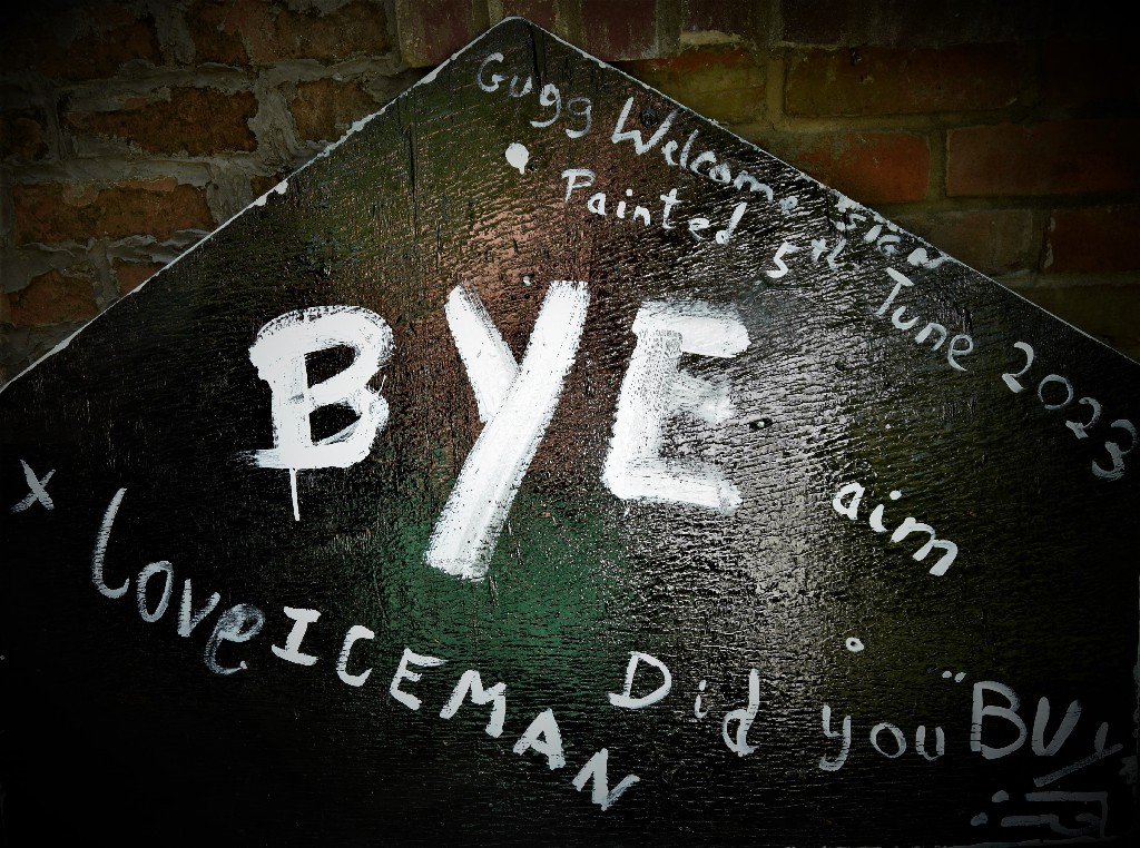 Cold02ukIrvine's tweet photo. The reaimr of aim's "Welcaime Sign" at The #Gugg https://t.co/NKWzQusMUG