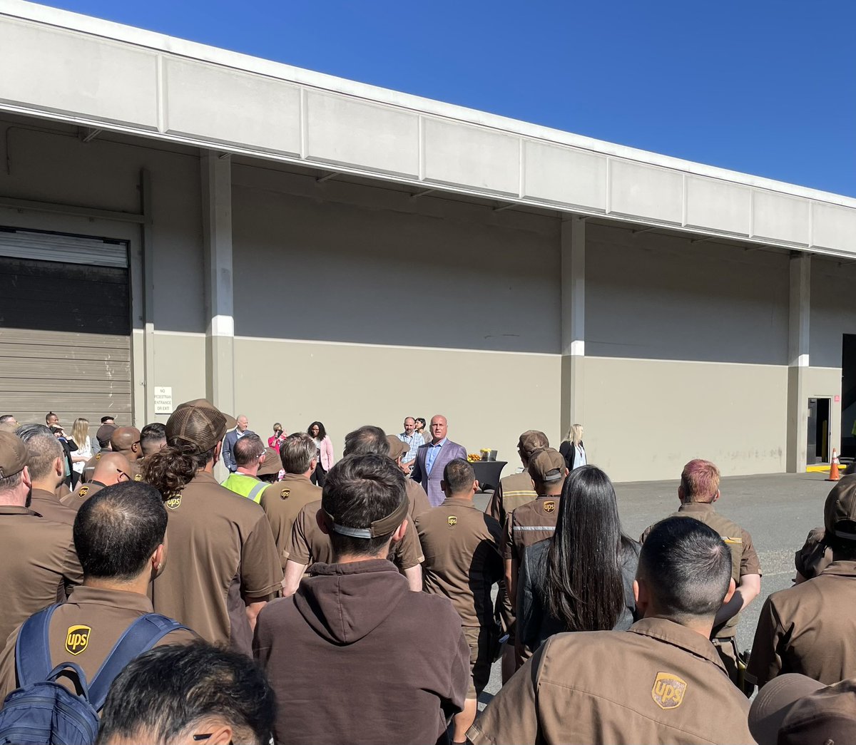 Curtis Wentler (@chsp_northwest) on Twitter photo <a href="/NorthwestUPSers/">Northwest UPSers</a> from our Seattle operations had an opportunity today to hear from our President of Operations, Nando Cesarone. Picked the perfect day for a visit..no rain and all sunshine. <a href="/ExperienceUPS/">Experience UPS</a> <a href="/CarolBTome/">Carol Tomé</a> <a href="/SeanGriffin34/">Sean Griffin</a> <a href="/SConnor13/">Shandolyn Connor</a> <a href="/sharchuck/">Sara Harchuck</a> <a href="/NorthwestUPSers/">Northwest UPSers</a> from our Seattle operations had an opportunity today to hear from our President of Operations, Nando Cesarone. Picked the perfect day for a visit..no rain and all sunshine. <a href="/ExperienceUPS/">Experience UPS</a> <a href="/CarolBTome/">Carol Tomé</a> <a href="/SeanGriffin34/">Sean Griffin</a> <a href="/SConnor13/">Shandolyn Connor</a> <a href="/sharchuck/">Sara Harchuck</a>