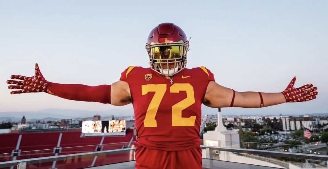 Top247 offensive tackle Isaiah Garcia from Draper (Utah) Corner Canyon raves about his official visit to #USC: 'It set a really high bar for me' 247sports.com/Article/USC-Tr…