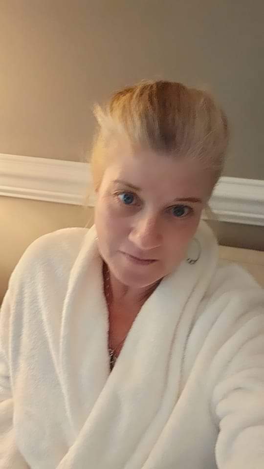 Spa day!! OooooMmmmmGggggg!! Shawn, Sam & Christina Lyn REALLY KNOW how to pamper a girl!! Loved my day with them!! Highly recommend going to visit them if you want a day of relaxation❤️💜❤️💜. Thanks for making that amazing!!
#selfcare #selfcareisnotselfish #riverhousedayspa