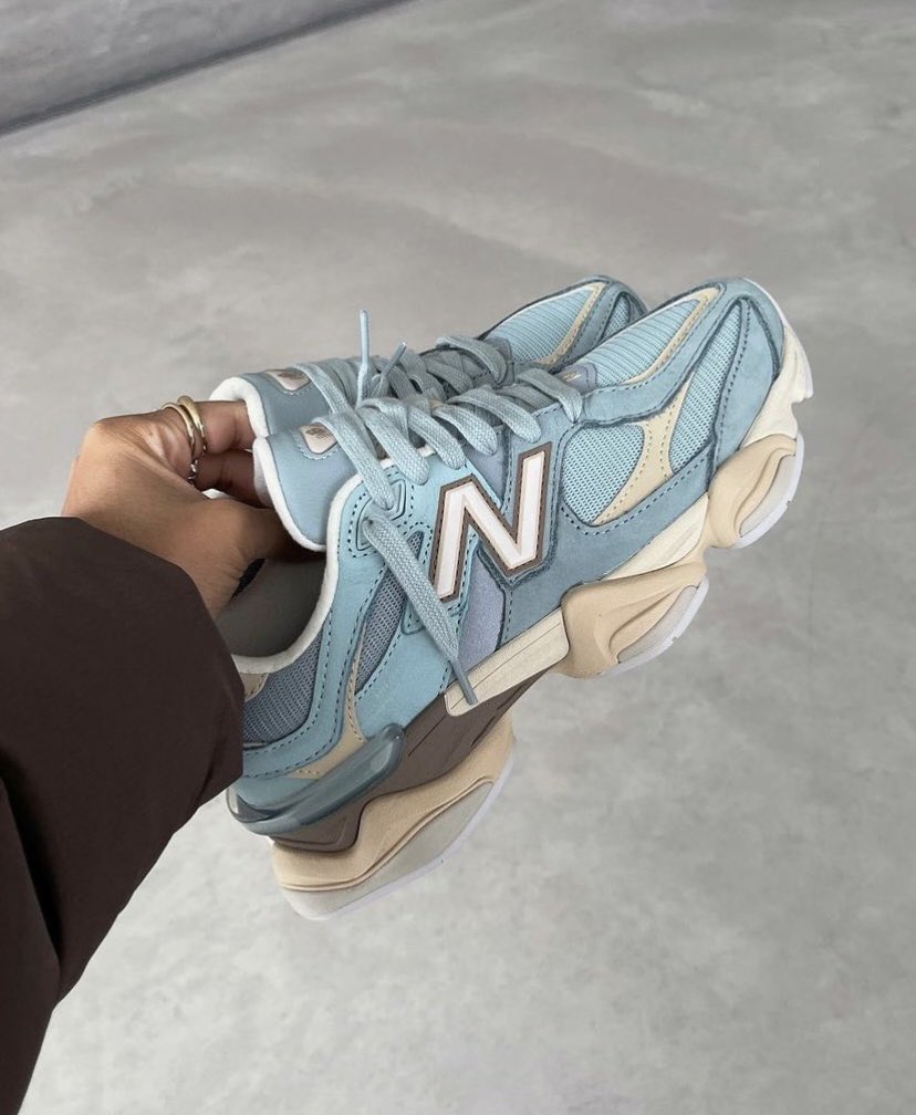 DayDreamKicks's tweet photo. Blue haze🦋 https://t.co/TN5VTgjwHE