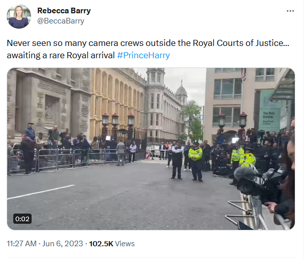 FFS, the sugars are so stupid that they think the cameras are there because Just Harry is popular and not because his lawsuit concerns their livelihood. 
#PrinceHarry #PrinceHarryisACoward