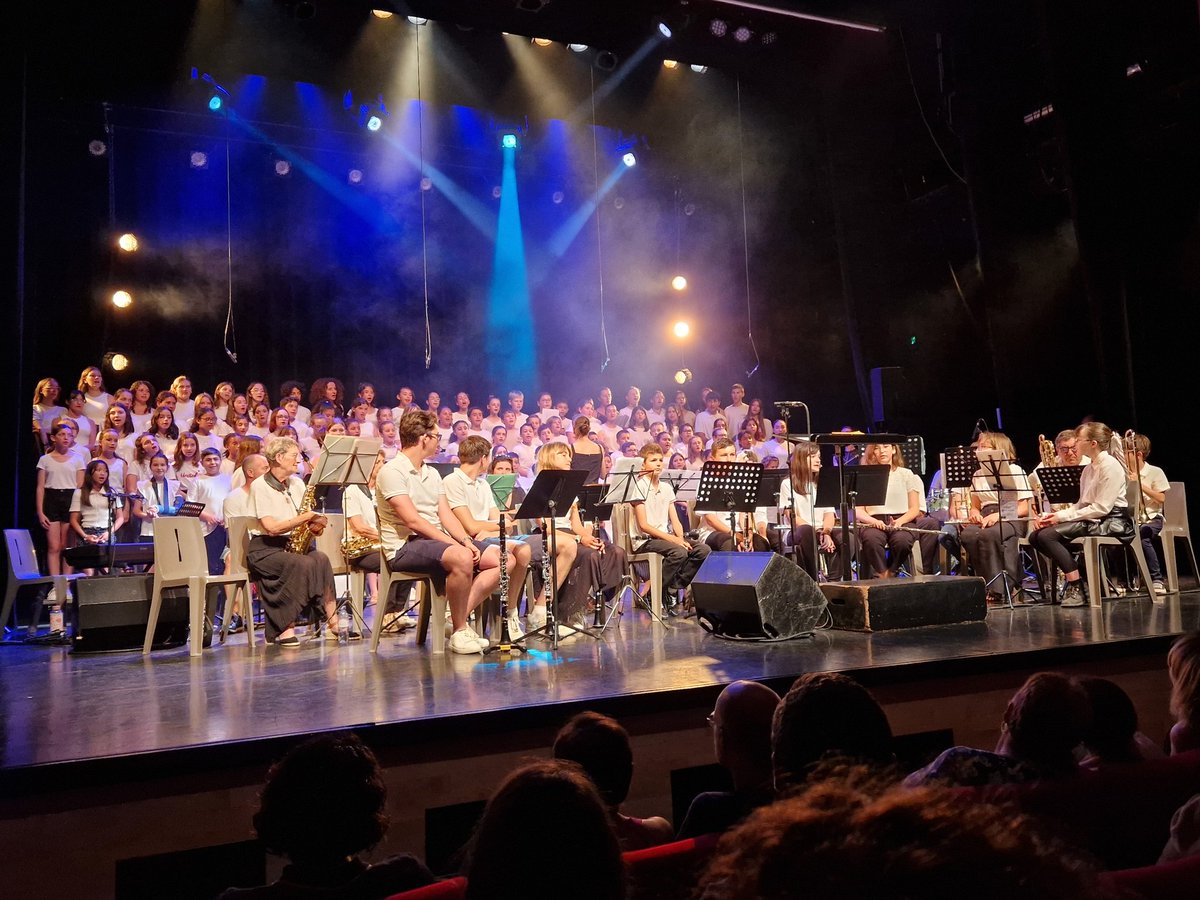 CourtesThierry's tweet photo. Concert des chorales des Écoles Jean Jaurès. D'Alembert et des collèges de Toulouges et de La Garrigole .... Quand la musique devient un magnifique moment de partage..
@LaureArino @MEduprio @dsden66 @acmontpellier @nicolasperr https://t.co/zwjOWHhVJv