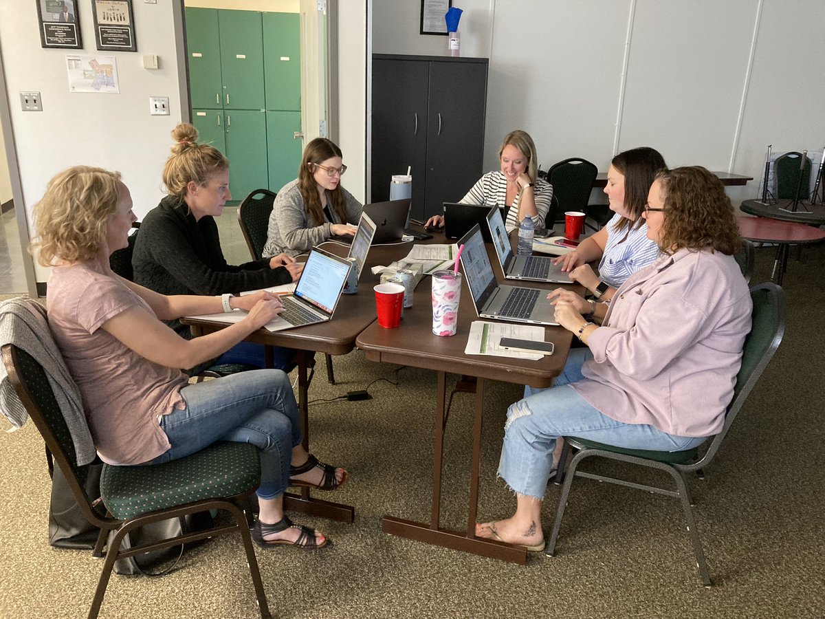 Grade 2 @FMPSD teachers are together today exploring the new Science 2 curriculum and creating lessons and Science bins - it’s a very good day! @DaveMcNeillyFMP @WGHillElem @ChristinaGFMPSD @WestviewFMPSD #SoMuchPD #ExceptionalTalent #RaisingTheBar @annaleeskinner