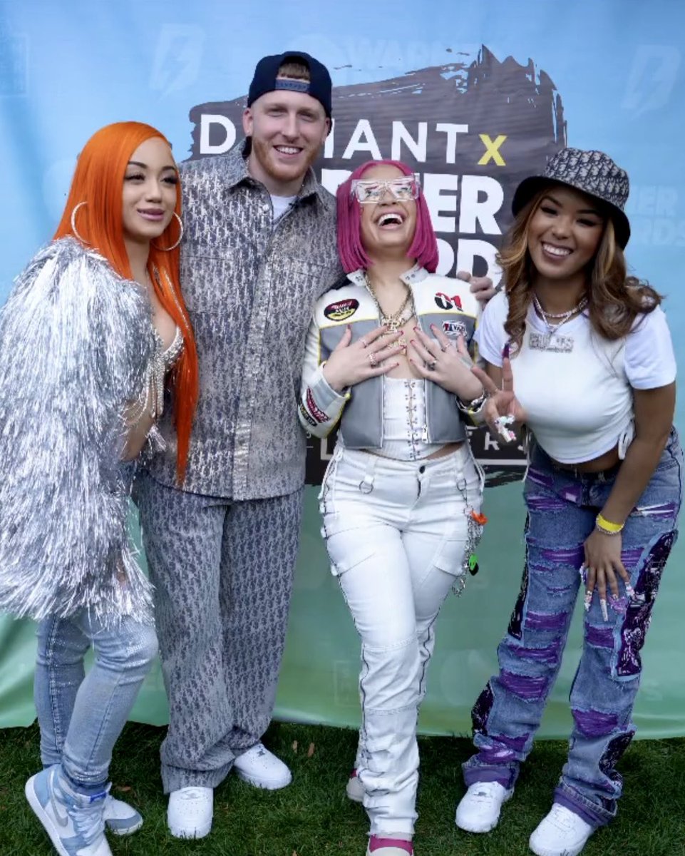 .<a href="/RellaGz/">Rella Gz 🦄🩷</a>, <a href="/SoDrewski/">DJ DREWSKI</a>, Geezly and Queen Parker at HOT97 Summer Jam. 🔥