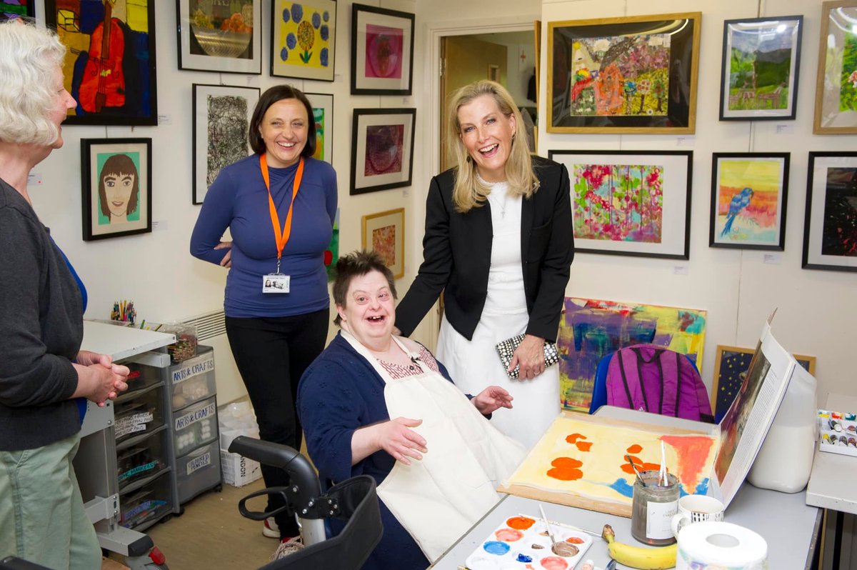 (1/2) ✨ NEW

Today, The Duchess of Edinburgh also visited Artventure Trust Limited, in Guildford.

The charity supports adults with learning disabilities, physical impairments, or autism. 

📸facebook.com/artventuretrust