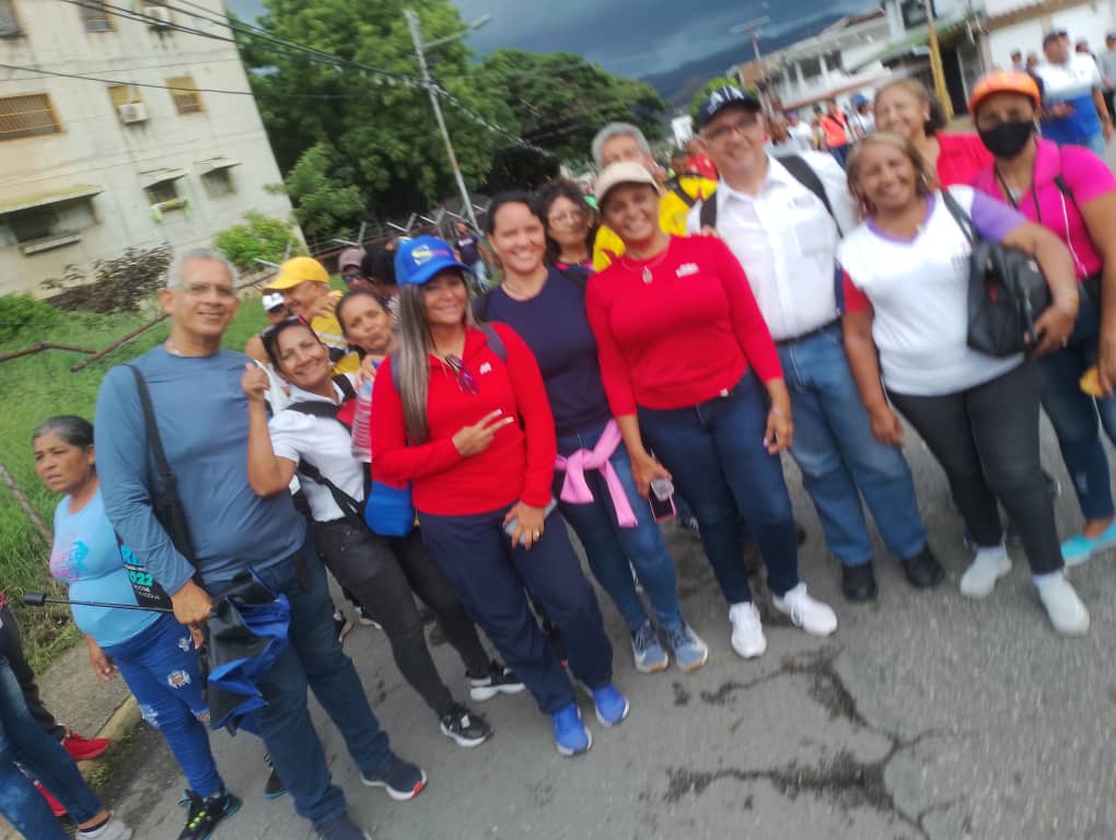 #AraguaConMaduro.  Desde la Victoria equipo de Educadores Bolivarianos en apoyo a nuestro  Presidente @NicolasMaduro @_LaAvanzadora @PiedadQuintana1