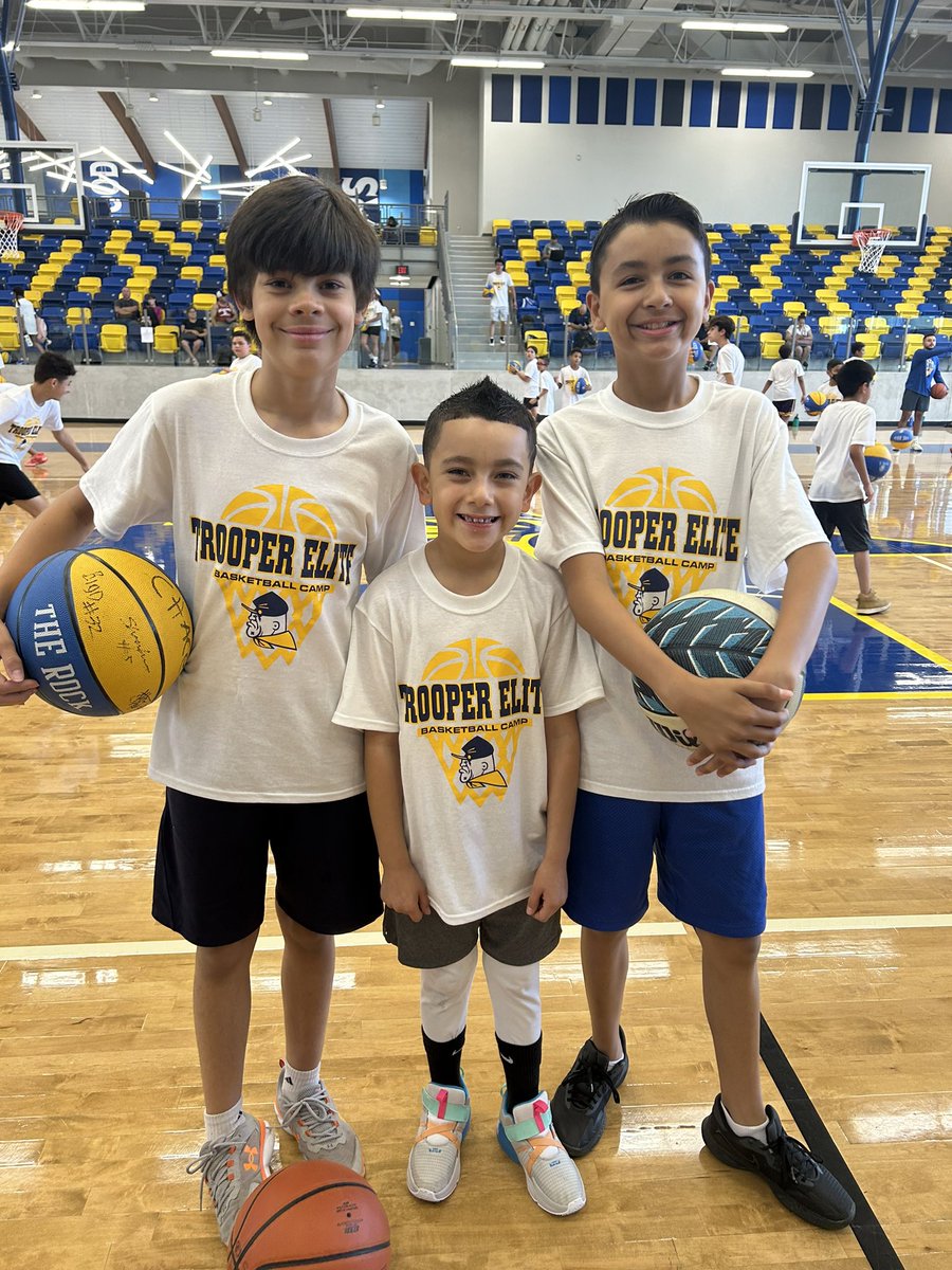 EastwoodBasket1's tweet photo. TROOPER Elite Camp day 2!  LOVE IT!! @Ray_Marshl @Coach_Celaya @EastwoodSports @Petermorales78 @ZubiateSteve @Btorres_EHS https://t.co/85gl5mn7SB