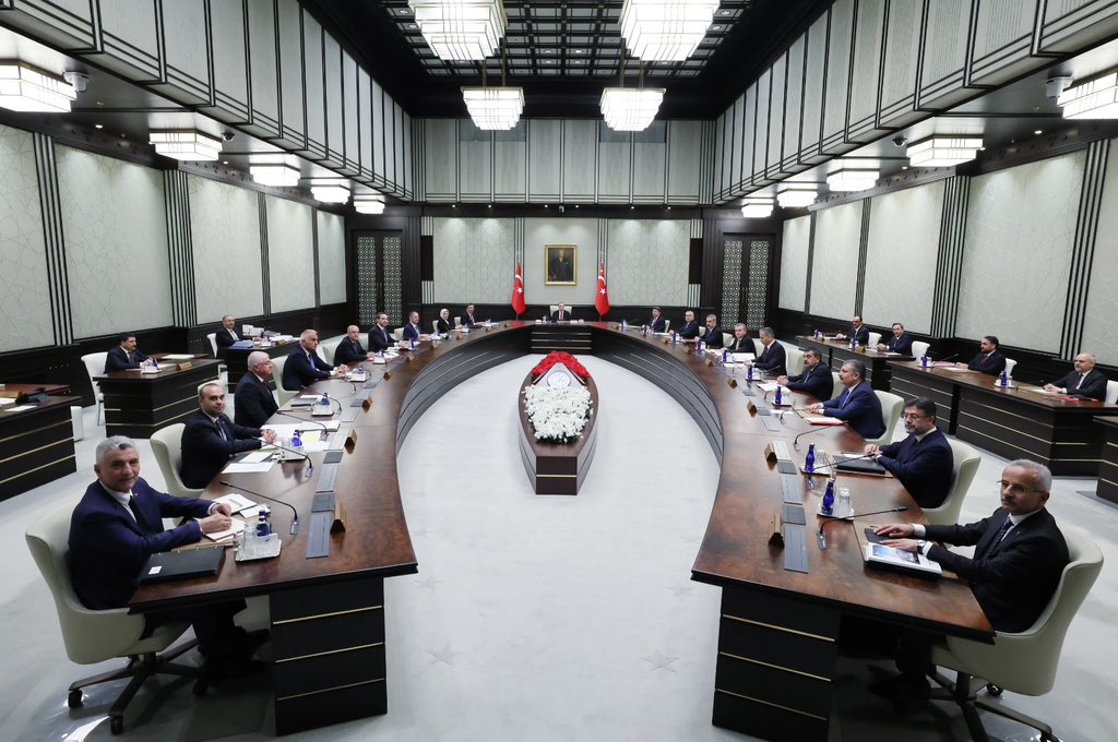 Cumhurbaşkanımız Sayın <a href="/RTErdogan/">Recep Tayyip Erdoğan</a> başkanlığında yeni dönemin ilk kabine toplantısını gerçekleştirdik. 

Türkiye Yüzyılı için durmaksızın çalışmaya devam edeceğiz.

Yeni dönemin ülkemize ve milletimize hayırlı olmasını diliyorum.