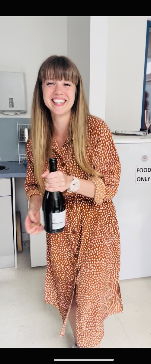 MASSIVE CONGRATULATIONS to Dr Anna on passing her PhD viva with flying colours! Very proud of you! @Anna_Furtjes @SGDPCentreKCL @KingsIoPPN #WomenInSTEM