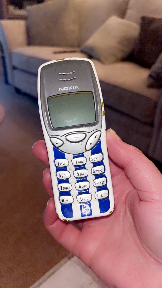 netty0779's tweet image. At my mums and she’s found my old phone… anybody got a charger?! #inbox #outbox #sentbox