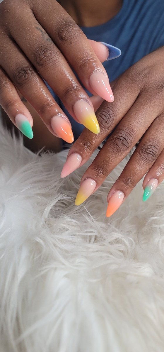 Colors are always in for the summer 
#acrylicnails #almondnails #kingstonnailtech #legenderribeauty #neatnails #trendingnails