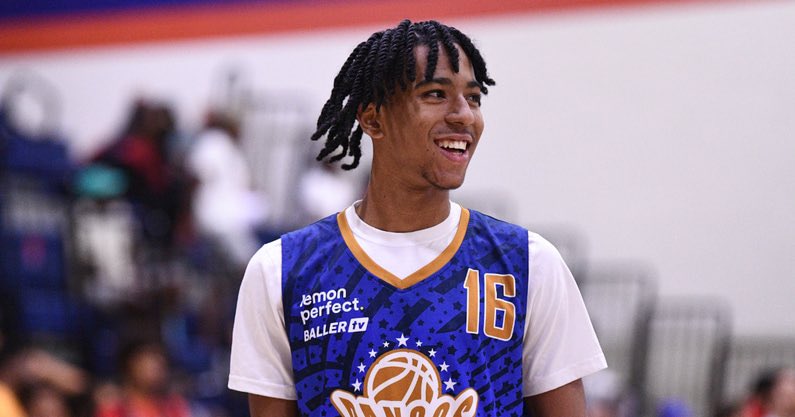 JamieShaw5's tweet photo. Boogie Fland breaks down official visits to Michigan and UNC. The 5⭐️ PG also dives into Alabama, Kentucky, Indiana, and more.

READ: https://t.co/GgIm4XM0Im https://t.co/WOUBpWpRXv