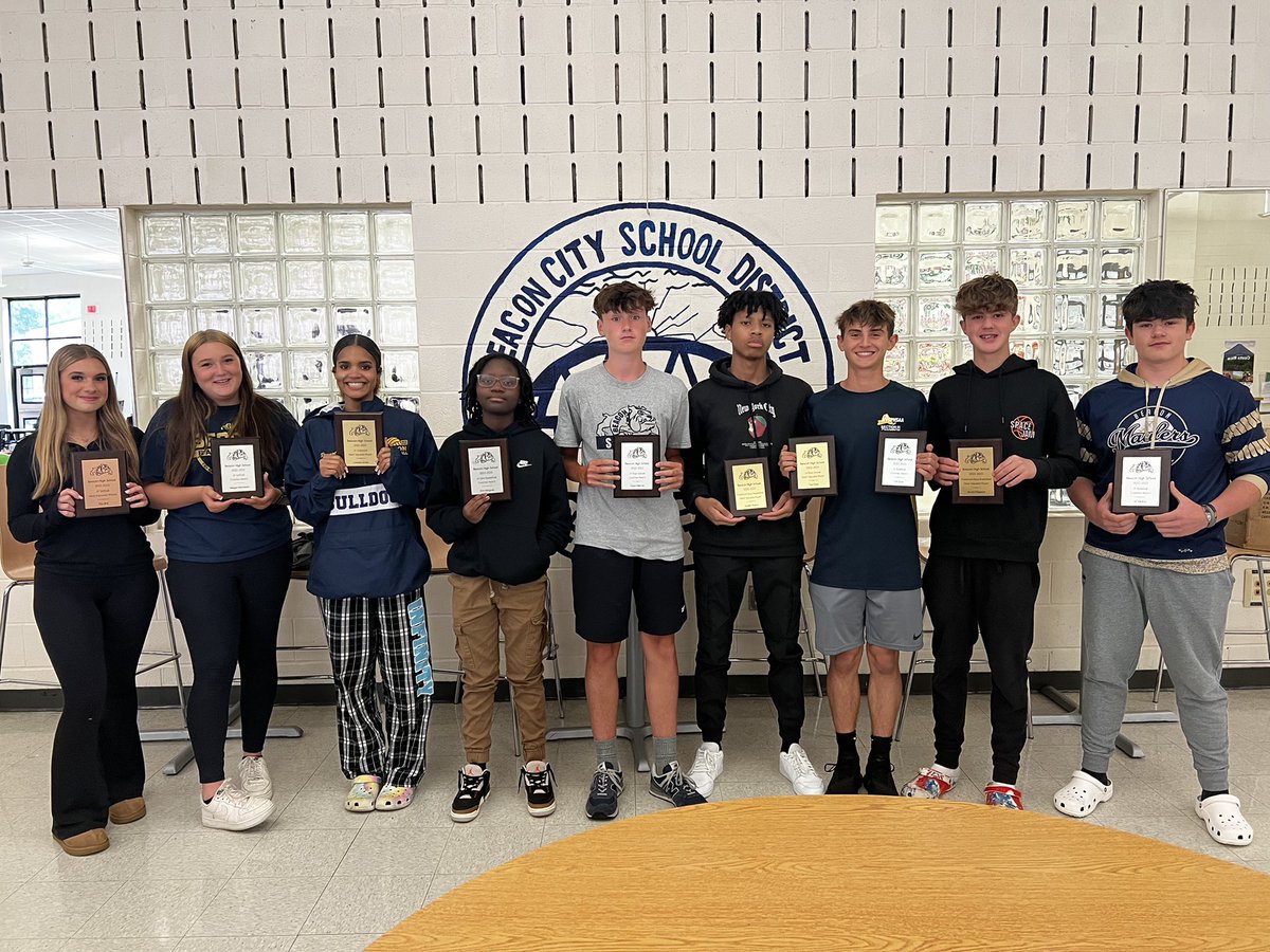 Congrats to our JV/Freshmen award winners!! Let’s keep it going next year on Varsity!!🏆🇺🇸🥇🥎🏀🏈⚽️⚾️🏐🥇🇺🇸🏆