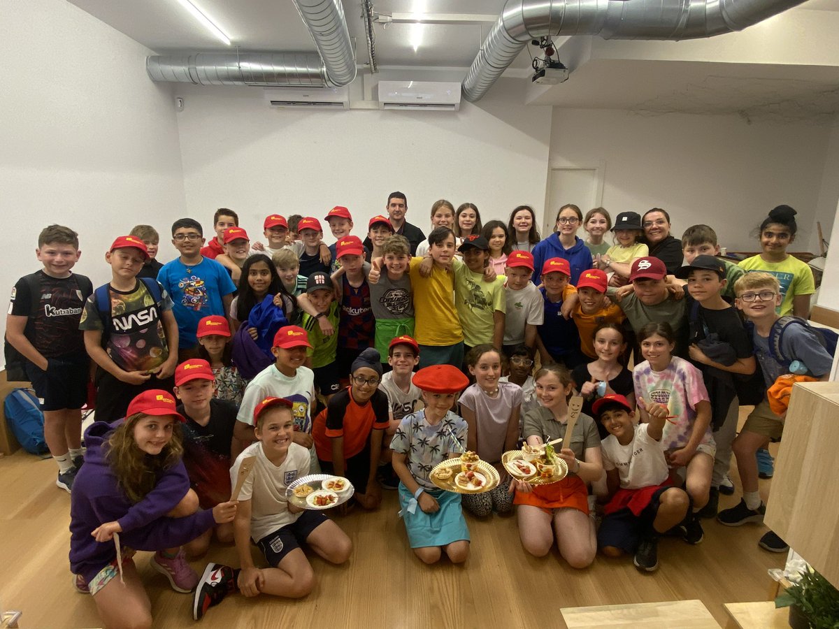 GayhurstEnrich's tweet image. Great fun at the Pintox workshop tonight. And the kids managed to make themselves some delicious treats. Alex was team captain of the winning team!! Look at his grin!! #chefinthemaking #Bilbao23