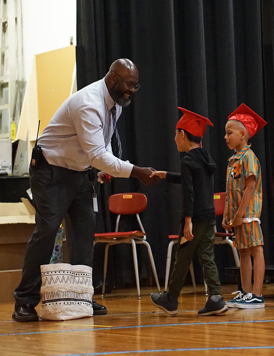 Congratulations Kindergarteners! Today our Kindergarten students were handed their diplomas and promoted to 1st grade. For scenes of the ceremony, click the link and check out the photo gallery. rb.gy/puu1o