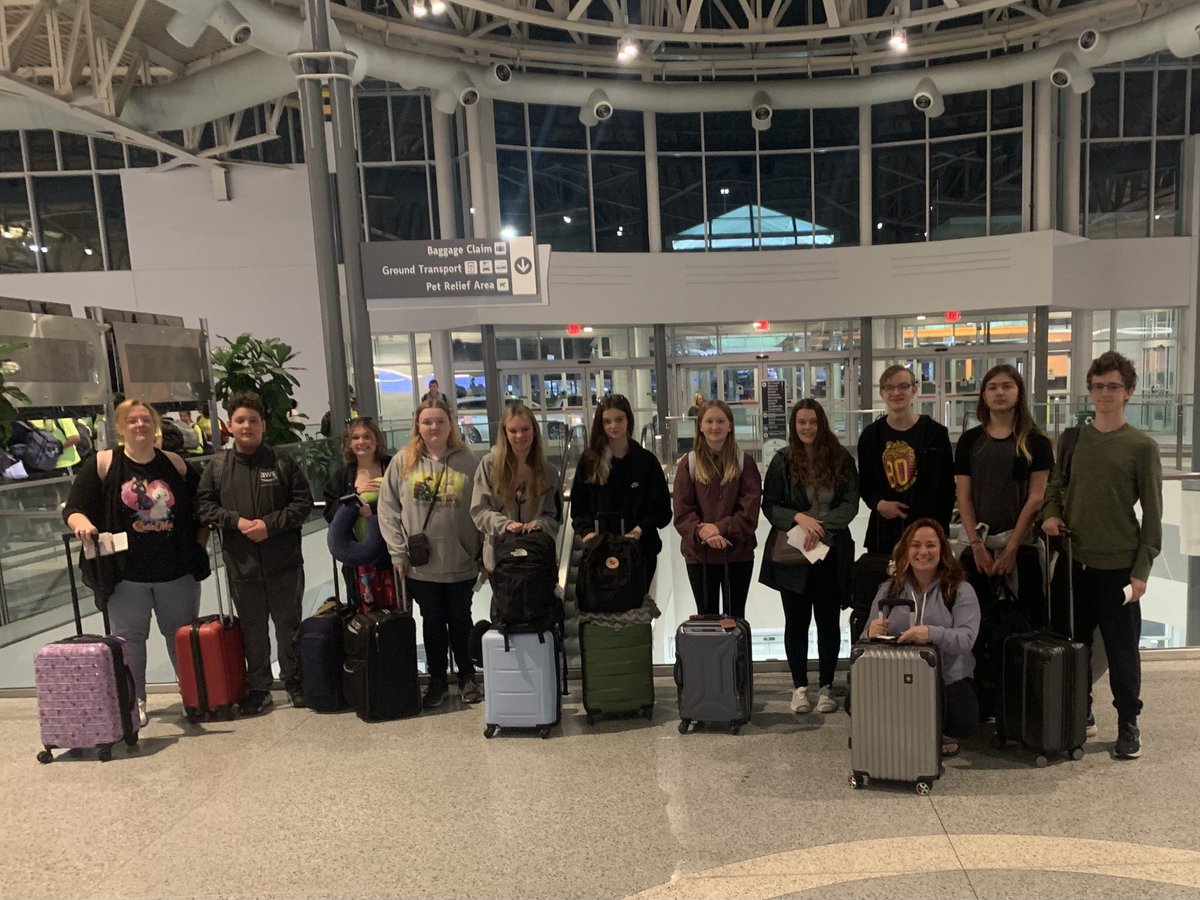 BCHS_Rebels1955's tweet photo. BCHS Rebels en route to Montréal! French teachers, Nicole Sinclair and Lauren Redding, are leading the trip. Be safe, and have fun! @Boone_County https://t.co/tTbGtJRsWc