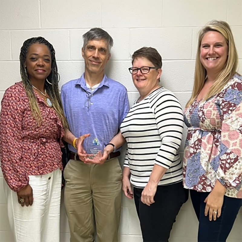 Congratulations to Dr. Thomas Stratton of ECHO Community Healthcare in Evansville for receiving Southwest Indiana Area Health Education Center's 2023 Outstanding Preceptor Award. usi.edu/southwest-indi…