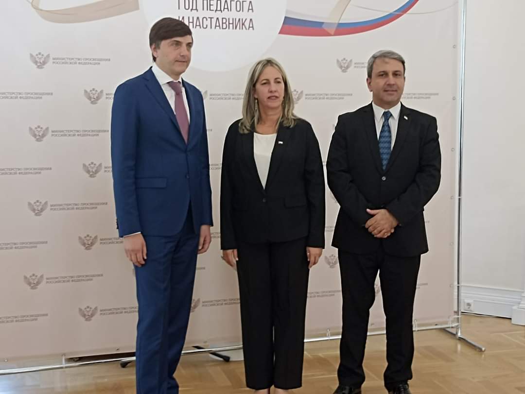 DriMined's tweet photo. Los ministros de #CubaMined y el MES realizan visita de trabajo a #Rusia  donde intercambiaron con sus homólogos. #CubaCoopera @MoraimaOrozco https://t.co/XnnpK5caRp