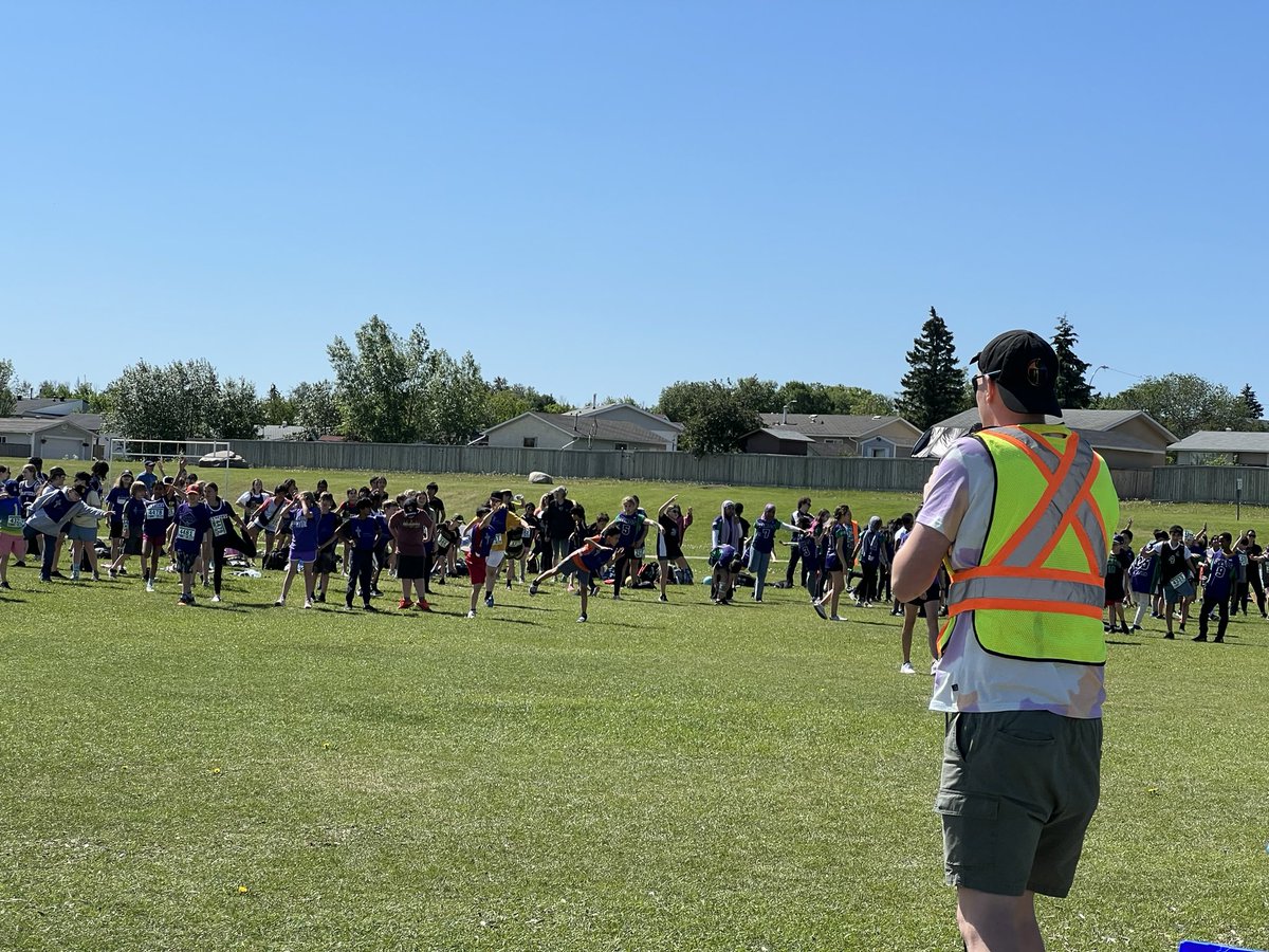 Beautiful day for a @EverActiveAB fun run! Thank you to @FMCSD St. Paul Health champions for inviting @FMPSD to join! @thickwoodArts @WGHillElem @DrClarkSchool