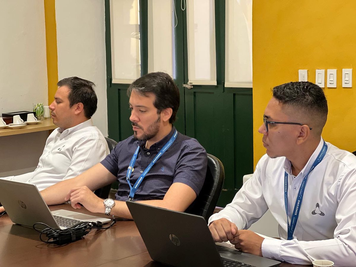 andreapiagomez's tweet photo. ¡Excelentes noticias para el sector gastronómico de Cartagena! Llevamos a cabo importante encuentro entre la Cámara de Comercio de Cartagena y #ACODRES para articular acciones en beneficio del sector. https://t.co/ijFYLzhbVb