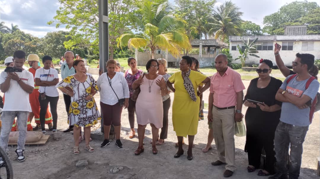 DriMined's tweet photo. Fructífera visita de la viceministra de Educación Básica de #Sudafrica a #Cuba #CubaCoopera #CubaMined @MoraimaOrozco https://t.co/mPe81PtC9I
