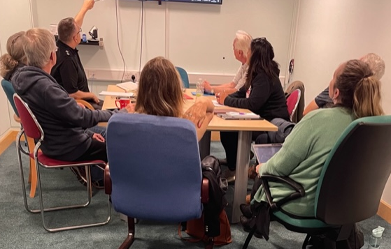 #VolunteersWeek  Solihull Stop &amp; Search panel met tonight 
Panels are made up of members of the public who are asked to analyse anonymised stop &amp; search records and view body worn video to check that the correct procedure has been followed and the use of force was proportionate.