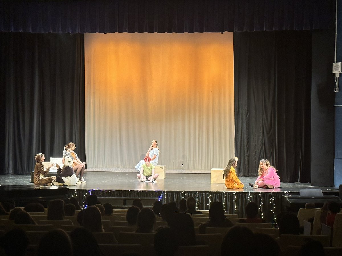 Thank you to Agnes Little 3rd, 4th and 5th graders for joining us for our production of Peter/Wendy today! 

Be sure to check out the show tonight and tomorrow! Doors open at 6pm, Show at 6:30!

<a href="/StringfellowSam/">Samantha Stringfellow</a> 
<a href="/PSDRI_Schools/">Pawtucket School Department</a> 
<a href="/PSD_CTE_ARTS/">Ricardo Pimentel</a>