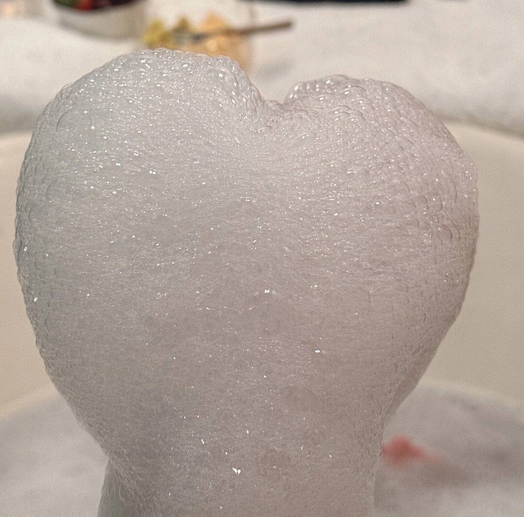 Han_Sunny18's tweet photo. 忙しいこの世の中では、お風呂に入るのが一番のリラックス方法です。 お湯が体を包み込み、その温かさと心地よさを感じて、心もリラックスして癒してください🥳🥳🥳 https://t.co/4Xao9U3W4h