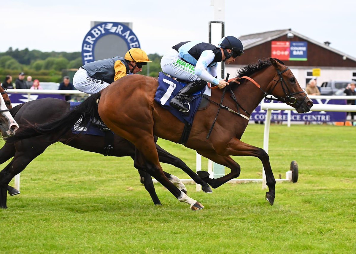 almracing's tweet photo. ❤️🏆 WINNER🏆❤️ The delightful Passionately provides us with another winner for @EclipseTBP under @jasonhart13 @WetherbyRaces purchased @MeahLloyd @lemosdesouza1 looking forward to seeing you all in a few weeks 🎩👒🍾🥂 @offphoto 📸 https://t.co/jH3ZhjdIlj