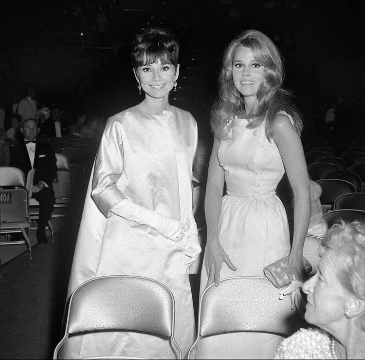 Audrey Hepburn & Jane Fonda at the Oscars (1965) 

#History #Historical #Oscars #AcademyAwards #AudreyHepburn #JaneFonda #ClassicHollywood #Hollywood #Cinema #filmmaking #1960s #MovieStars